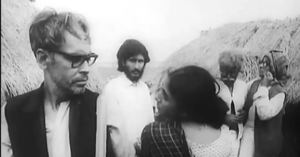 Scene from 'Jukti Takko ar Gappo'